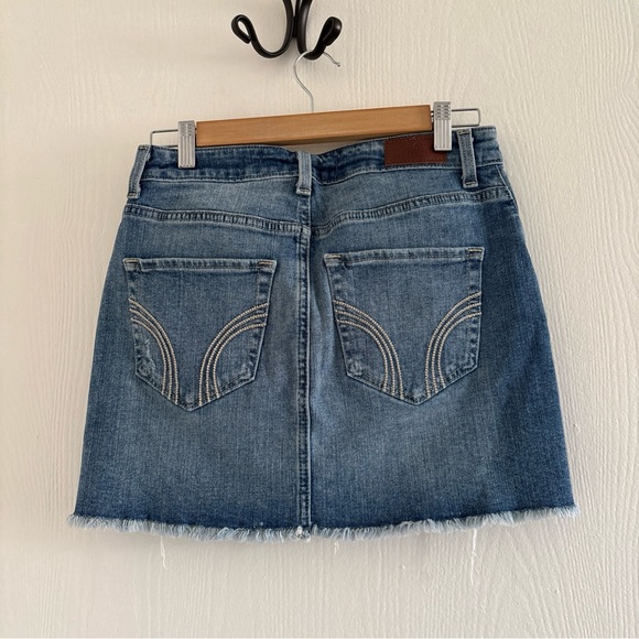 Hollister High Rise Distressed Denim Skirt Size 5 W27 - Picture 4 of 8